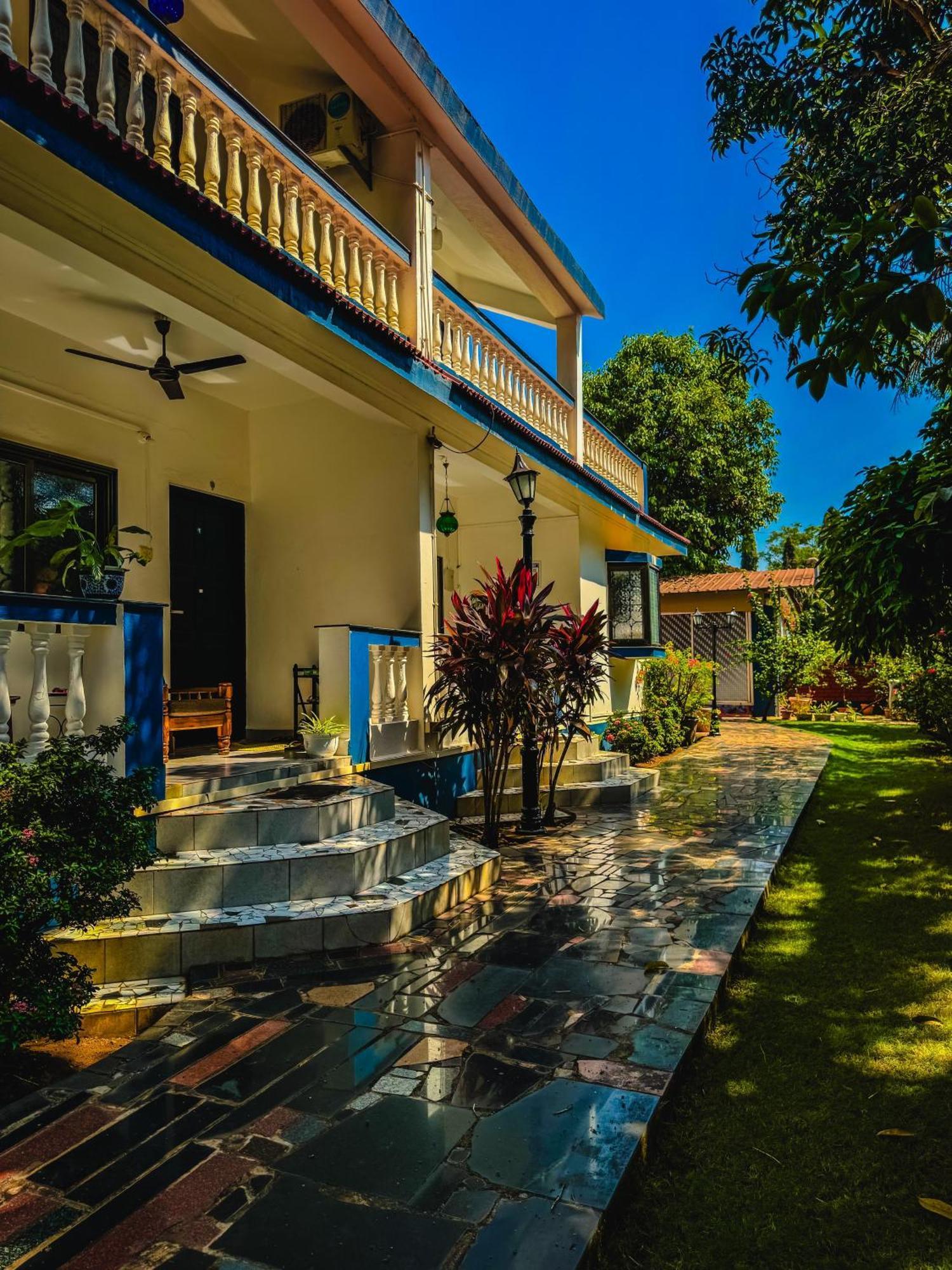 1Bhk Suites With Kitchen & Pool By Goaround Homes At Vagator Kültér fotó