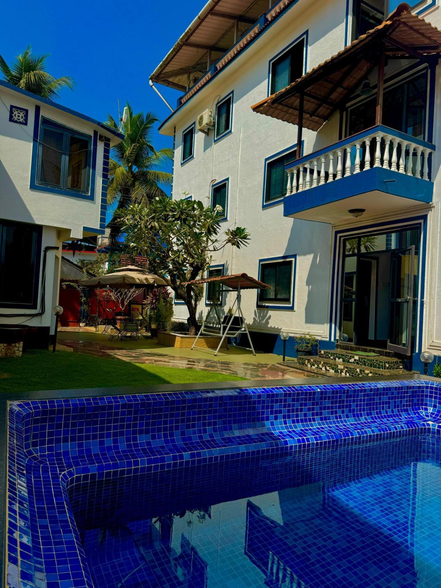 1Bhk Suites With Kitchen & Pool By Goaround Homes At Vagator Kültér fotó