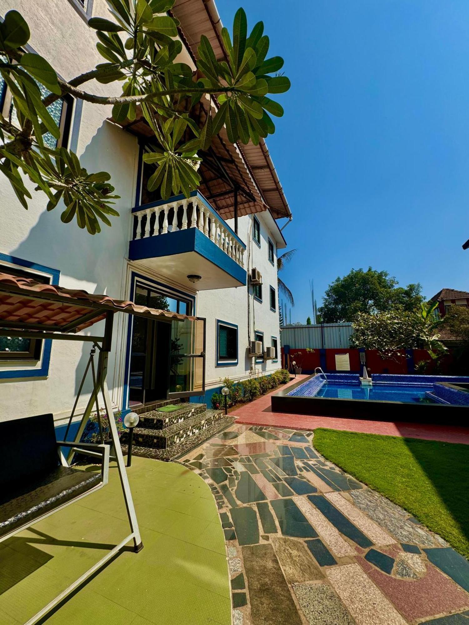 1Bhk Suites With Kitchen & Pool By Goaround Homes At Vagator Kültér fotó